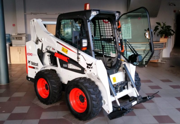 Мини-погрузчик с бортовым поворотом Bobcat S530