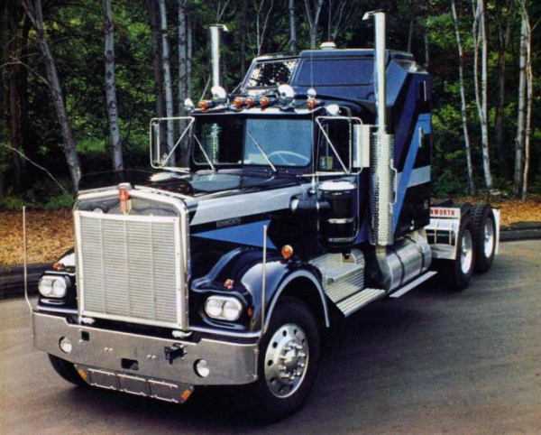 Тягач Kenworth W900