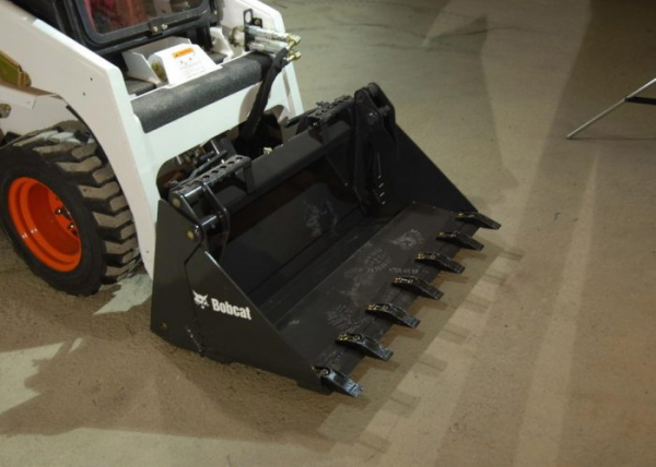 Погрузчик с бортовым поворотом Bobcat S175