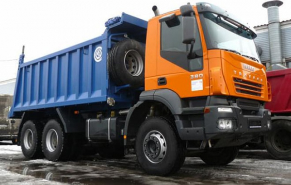 Самосвал Iveco Trakker