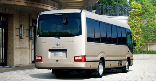 Автобус Toyota Coaster.
