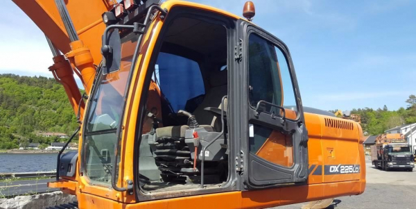 Экскаватор Doosan 225